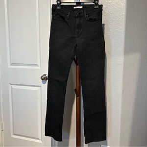 W Levi’s Black Denim Slimming Straight Jeans Size 29 |C29